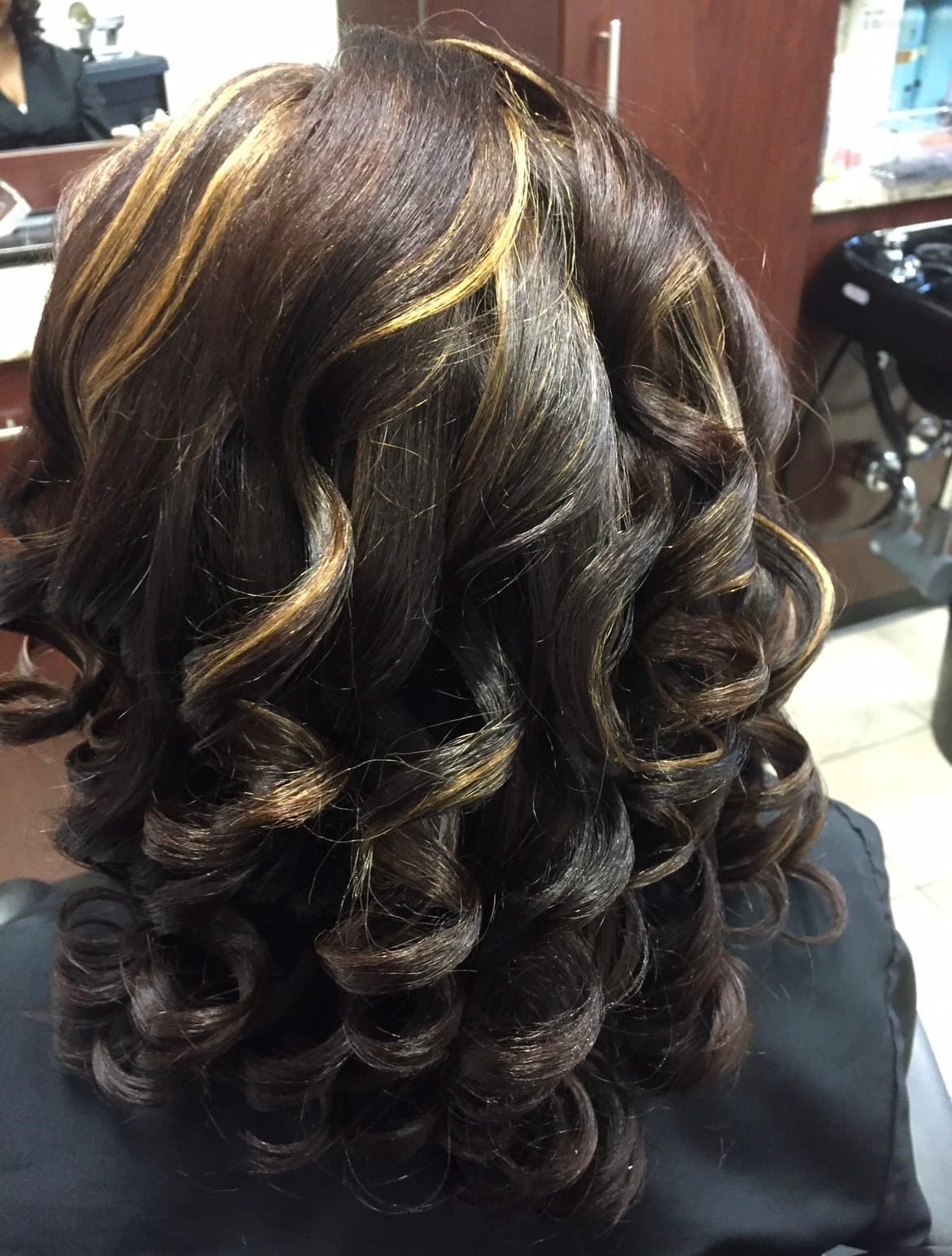 Lush spiral curl finish